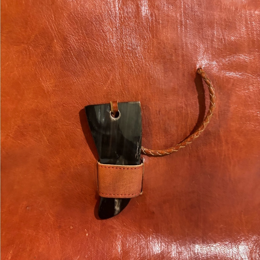 Handmade unisex Rust Leather Crossbody Bag - Picture 3 of 9